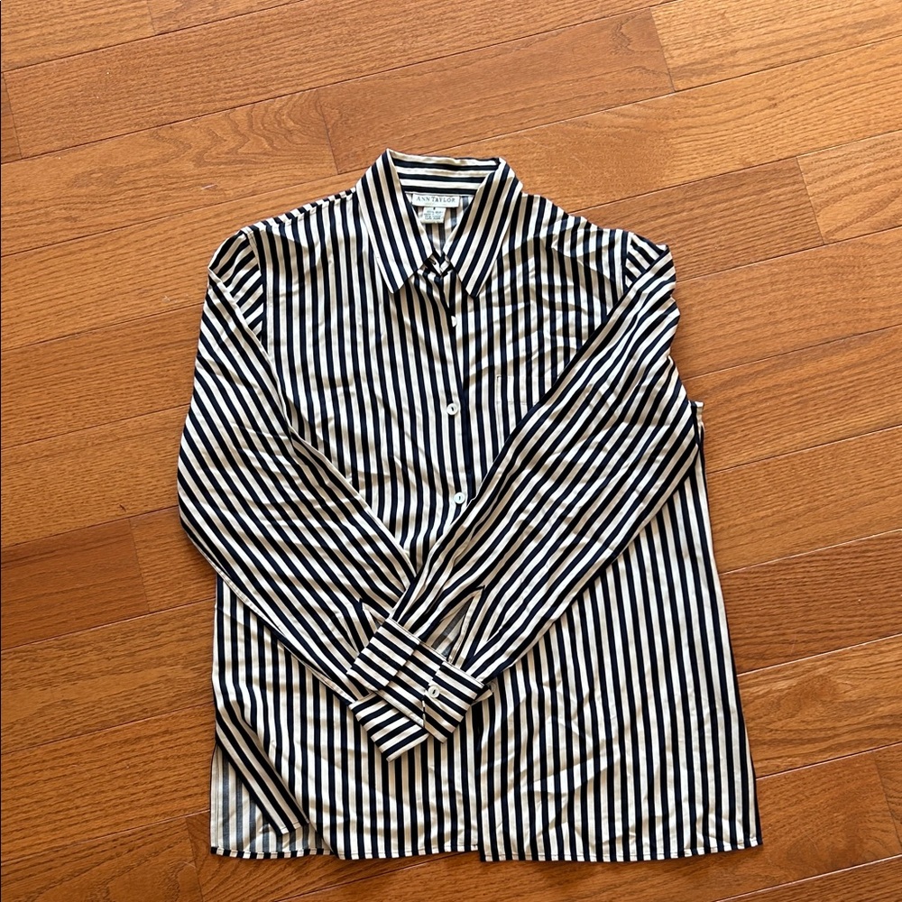 Vintage Banana Republic Black and White Striped Casual Shirt